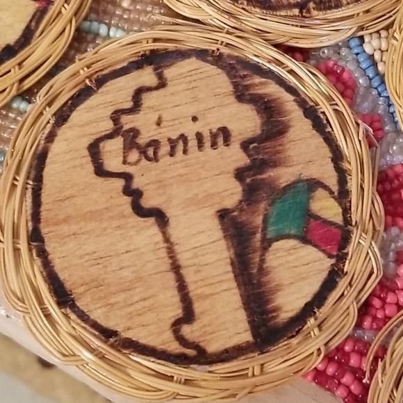 Vintage Handcrafted coasters with storing jar - Picture 2 of 8